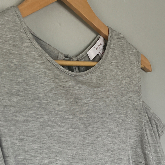Scripted Cold-Shoulder Women's Top in Gray - Picture 7 of 8